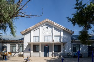 美岱召站内