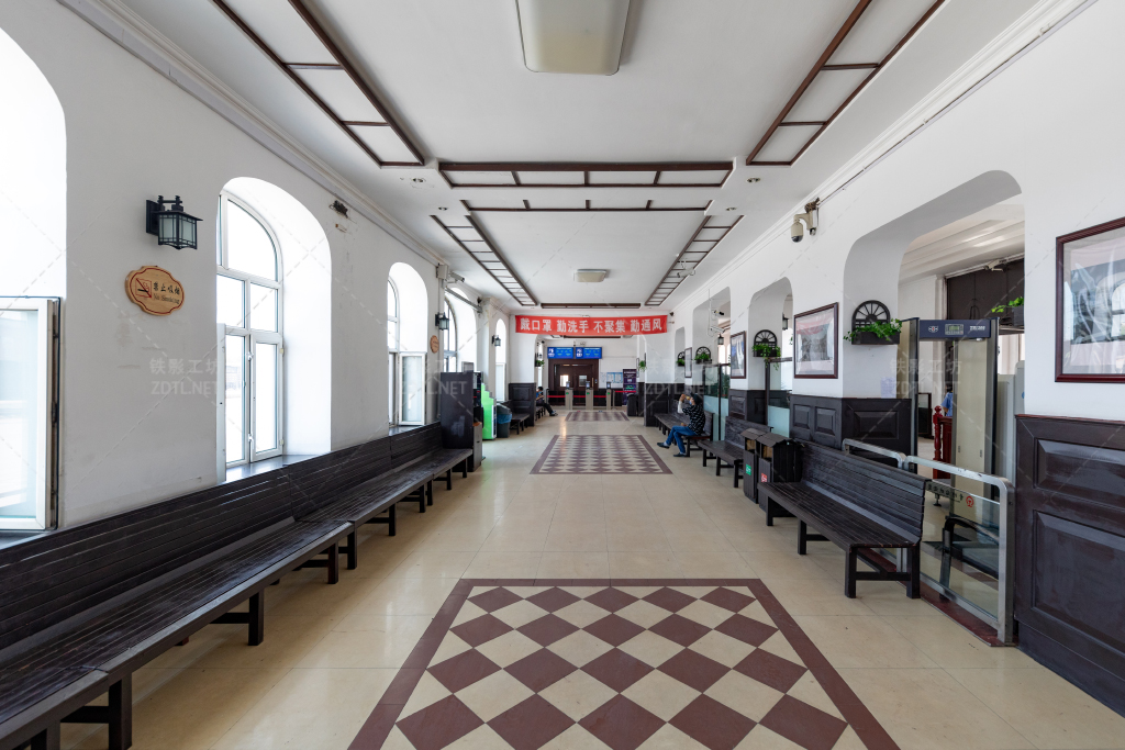候车室内