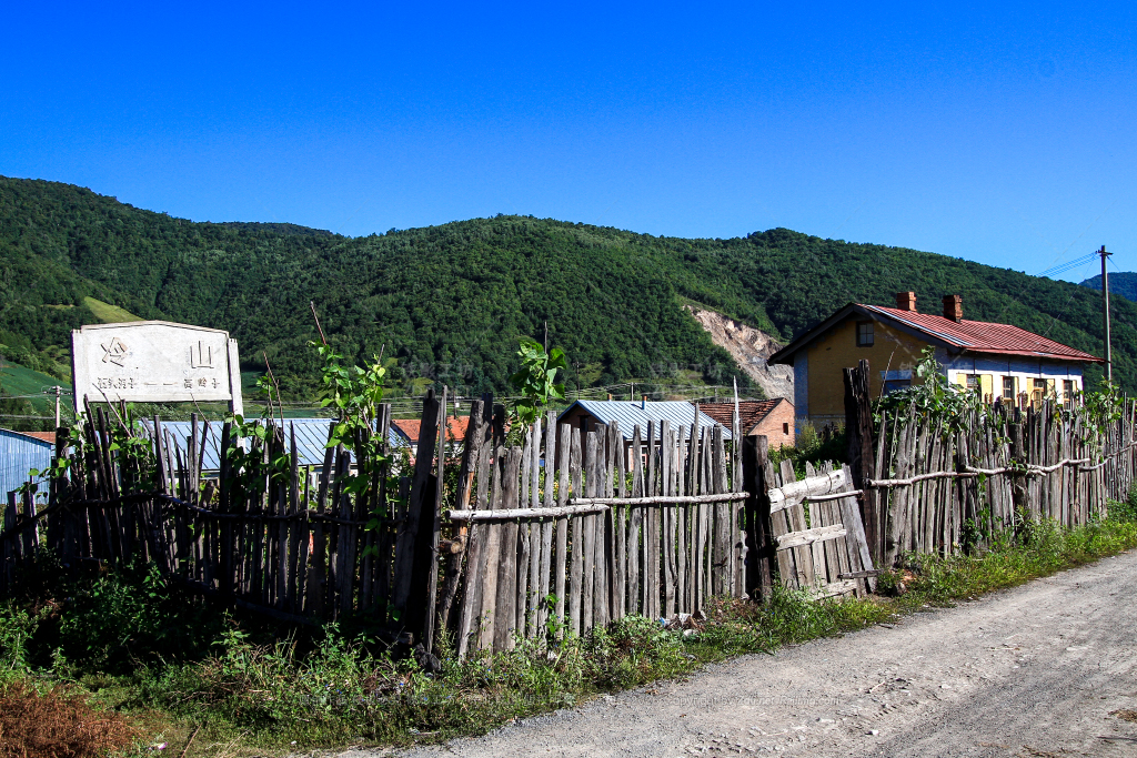 站牌与废弃站台
